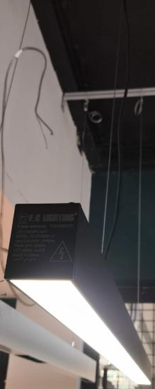 صورة لينير لايت جسم اسود إنارة ابيض 40 واط